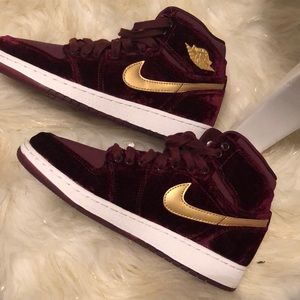 burgundy air Jordan’s new never worn